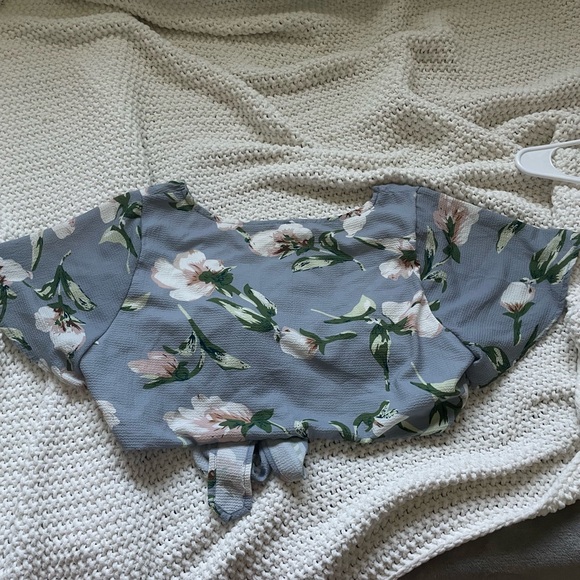 Floral blue Sumer top with waist-band tie in front - Picture 2 of 2